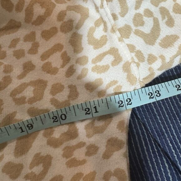 Time Tru Animal Print Sweater Women S Beige White Leopard Cozy Fall Winter Layer - Picture 4 of 6